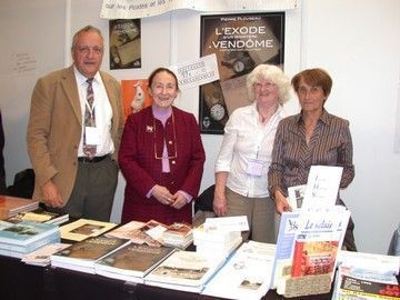 Gérard Fouchard, Jacqueline Clec’h, Odile Ainaud et Hélène Girault sur le stand des Rendez-vous.