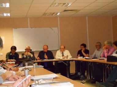 À la tribune, de gauche à droite : Mauricette Feuillas de l'Adresse Musée de La Poste, Didier Lajoinie de la DNAS, Alain Gibert et Marc Nunge.