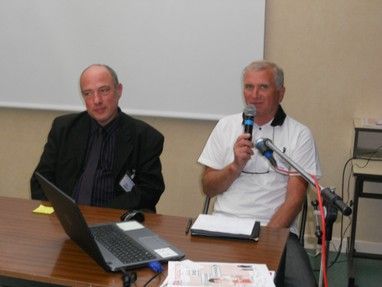 Alain Gibert et Jean-Yves Pelon, président de l'Association des ambulants postaux ferroviaires de la région nantaise.